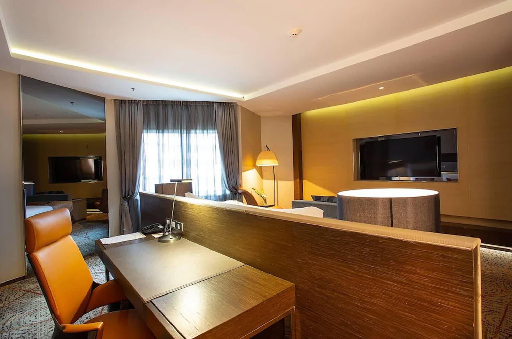 Graceland Bangkok By Grace Hotel - Sha Extra Plus Esterno foto