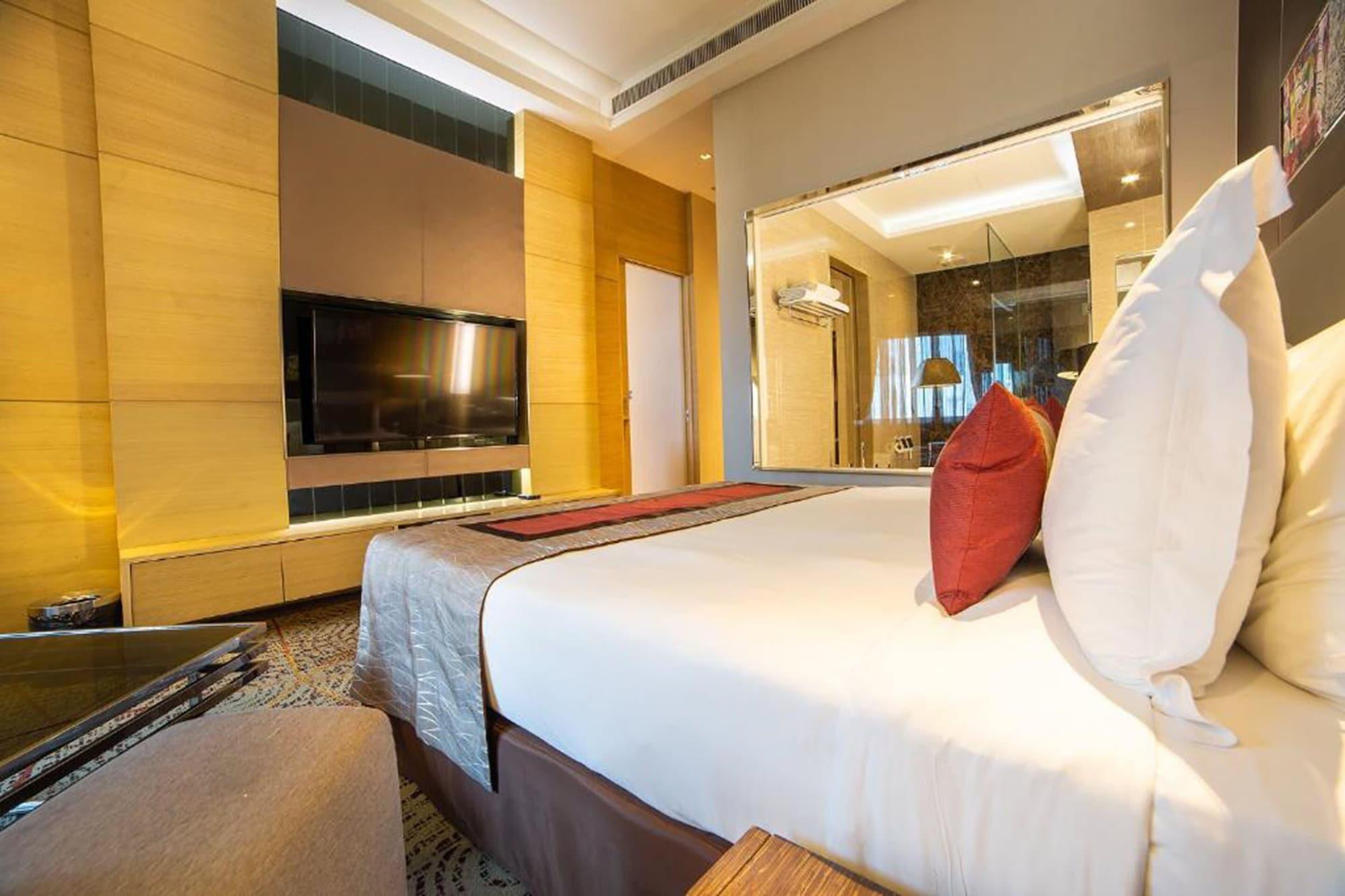 Graceland Bangkok By Grace Hotel - Sha Extra Plus Esterno foto